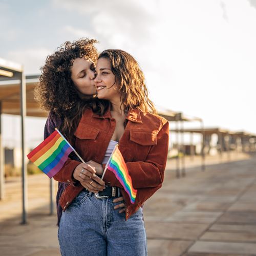 Especial grupo de apoyo ser mujer y lesbiana conmemorativo Día Internacional del Orgullo LGTBI