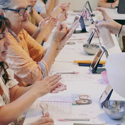 MANOS QUE CONSTRUYEN, ALMAS QUE SE CUIDAN