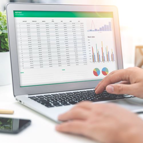 Mujeres conectadas: banca y compras online seguras