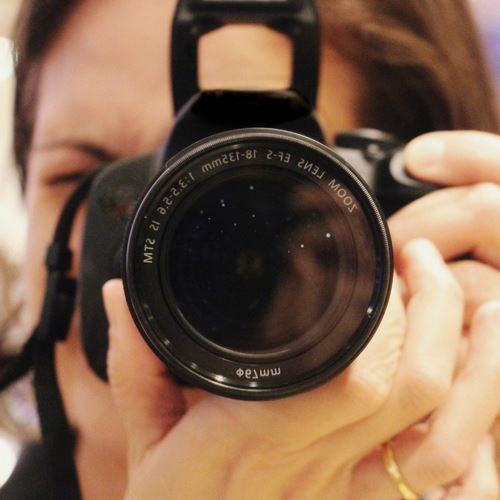 Mujeres detrás de la lente: Fotografía y edición con mirada propia. Grupo avanzado